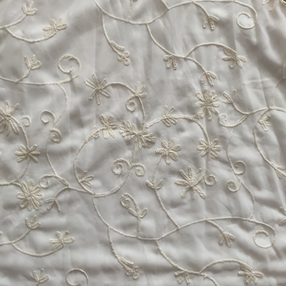 Embroidered Tank Top - Picture 3 of 4